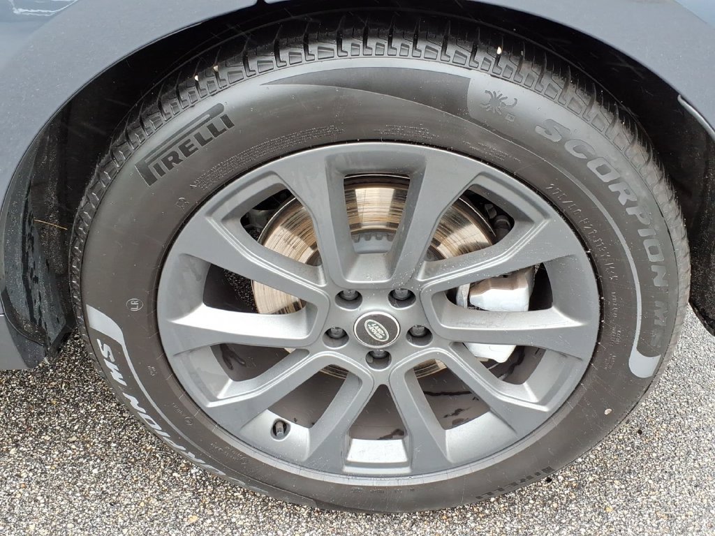 Used 2025 Land Rover Range Rover Sport SE AWD/4WD image 10