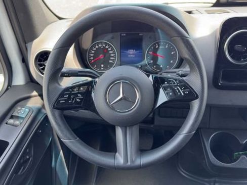Used 2025 Mercedes-Benz Sprinter 2500 image 23