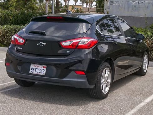 Used 2018 Chevrolet Cruze LT w/ Sun And Sound Package FWD image 10