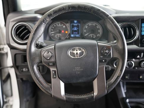 Used 2017 Toyota Tacoma TRD Sport w/ Tow Package (A/T) AWD/4WD image 12