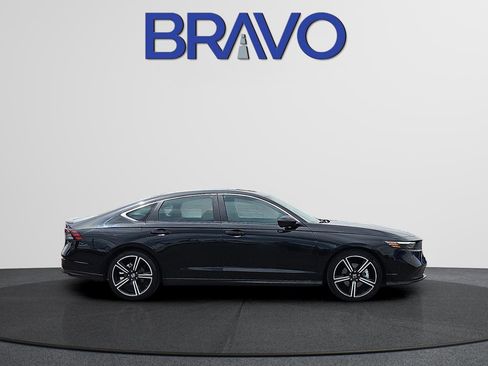Used 2024 Honda Accord Sport image 3
