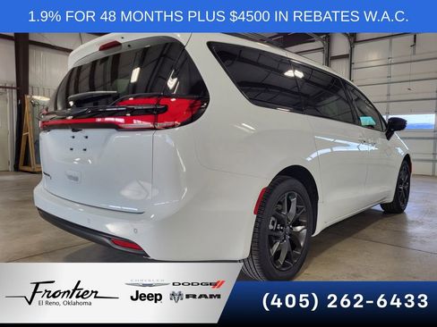 New 2026 Chrysler Pacifica Select w/ S Appearance Package FWD image 5