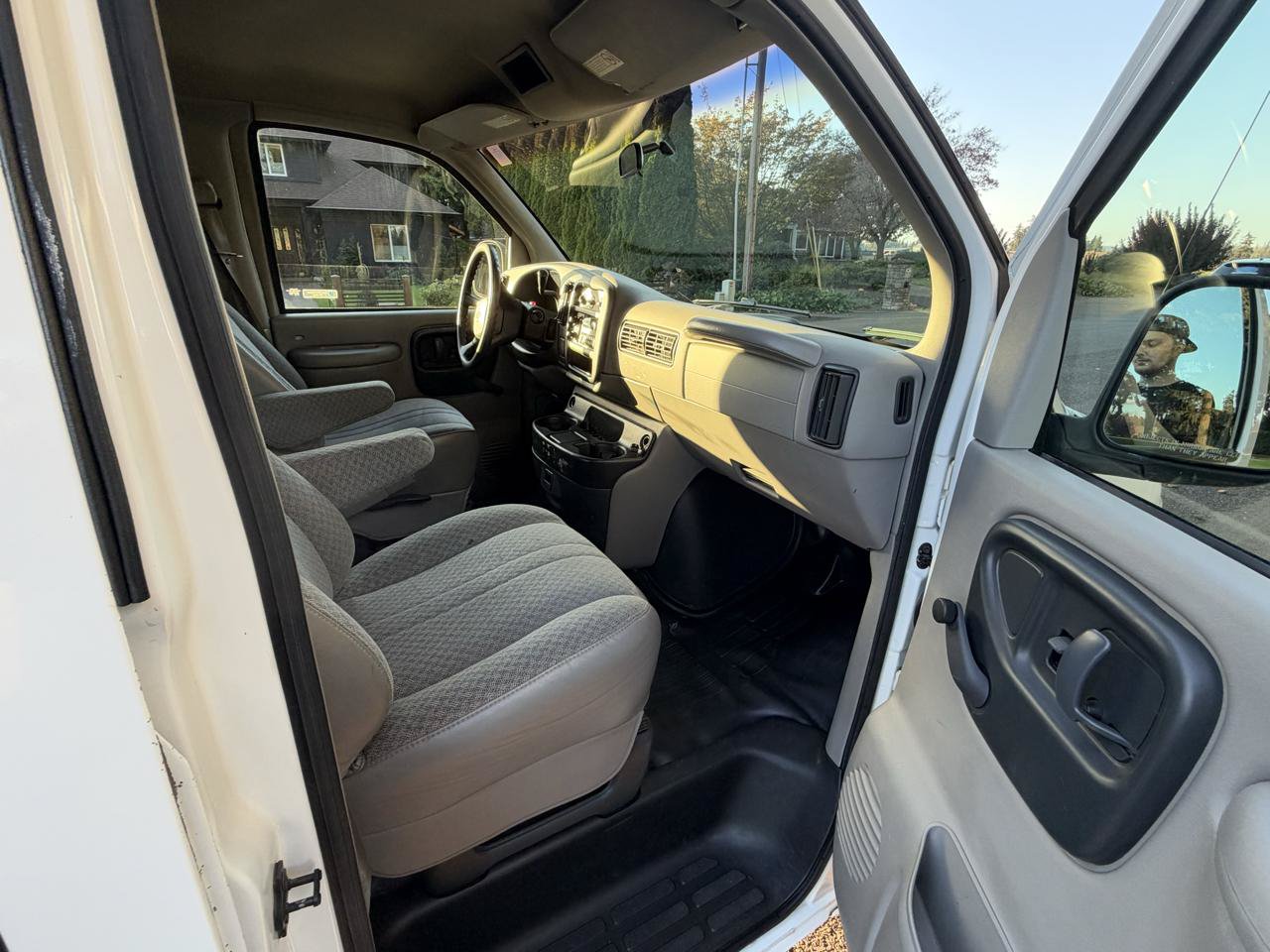 Used 1998 Chevrolet Express 3500 Extended w/ Convenience Pkg RWD image 10