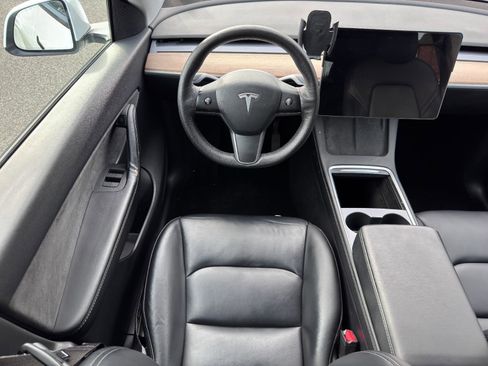 Used 2021 Tesla Model Y Long Range image 21