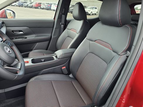 Used 2025 Nissan Kicks SR AWD/4WD image 16