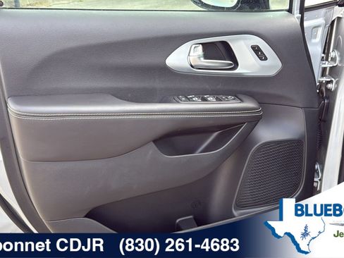 New 2026 Chrysler Pacifica Limited w/ S Appearance Package FWD image 11