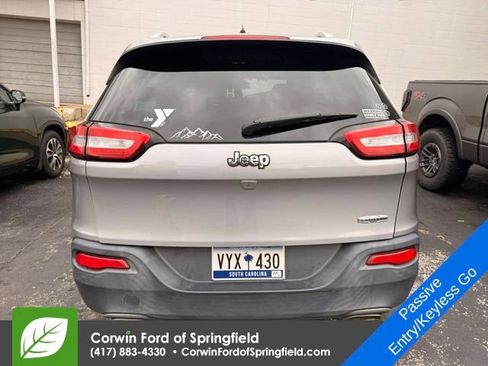 Used 2016 Jeep Cherokee Latitude w/ Comfort/Convenience Group image 8