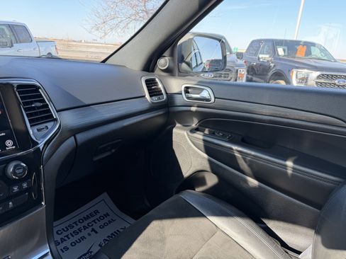 Used 2022 Jeep Grand Cherokee Laredo X image 11