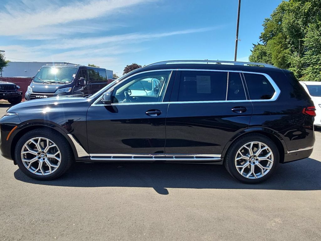 Used 2025 BMW X7 xDrive40i w/ Premium Package AWD/4WD image 4