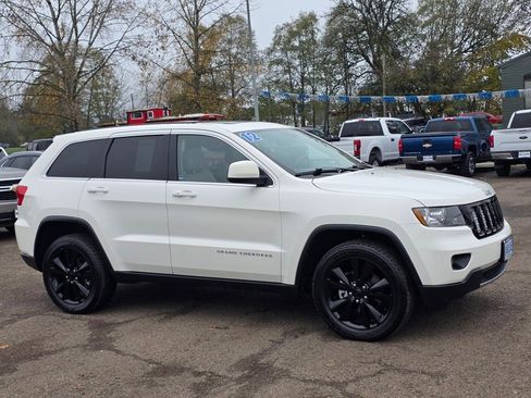 Used 2012 Jeep Grand Cherokee Altitude image 31