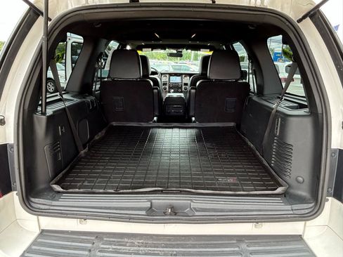 Used 2017 Ford Expedition Limited w/ Equipment Group 301A AWD/4WD image 17