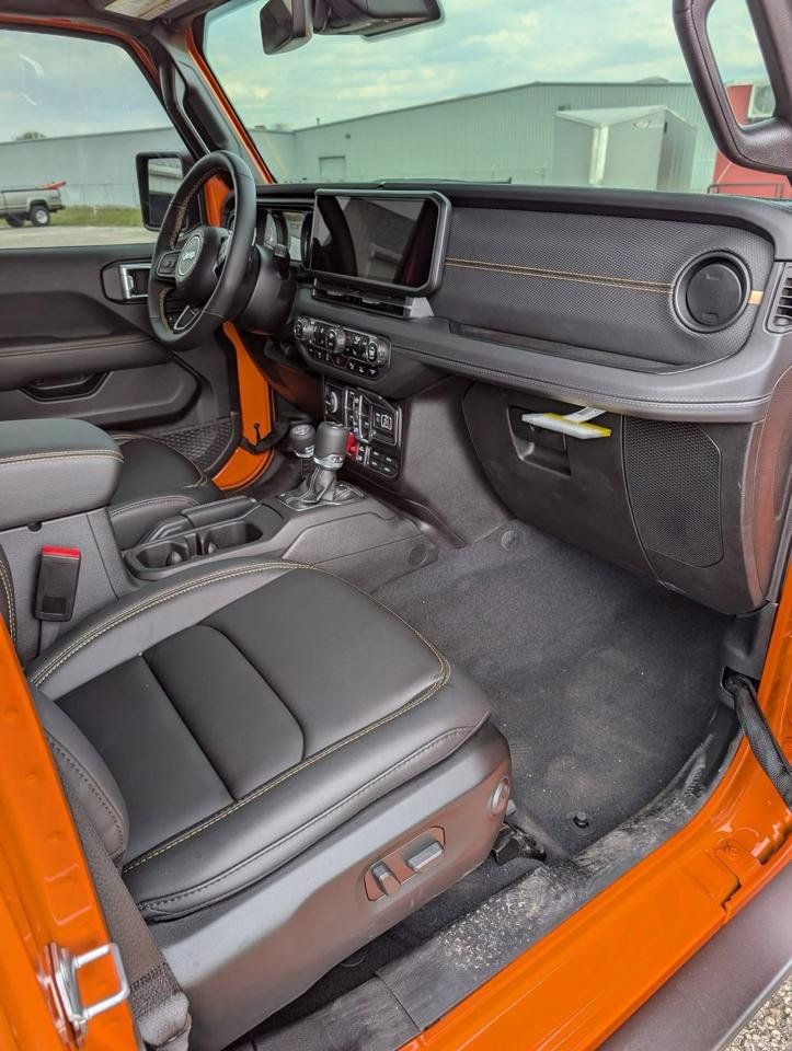 Used 2025 Jeep Wrangler Unlimited Rubicon 392 AWD/4WD image 6