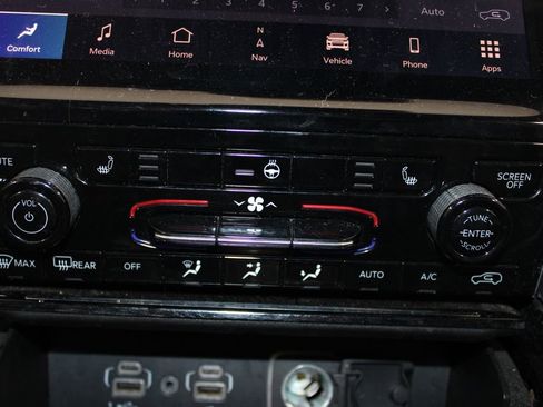 Used 2023 Jeep Grand Cherokee Limited w/ Black Appearance Package image 29