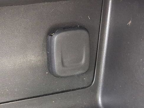 Used 2018 Chevrolet Colorado Z71 AWD/4WD image 19