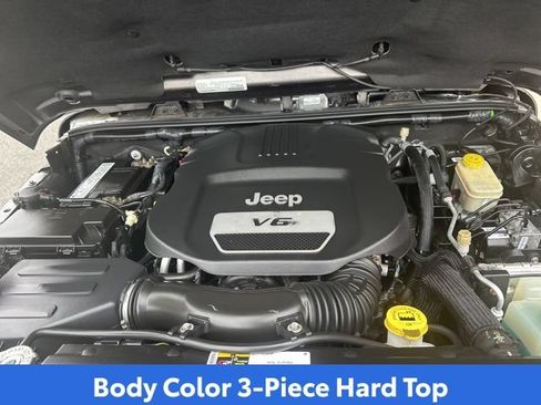 Used 2016 Jeep Wrangler Unlimited Sahara w/ Dual Top Group AWD/4WD image 19