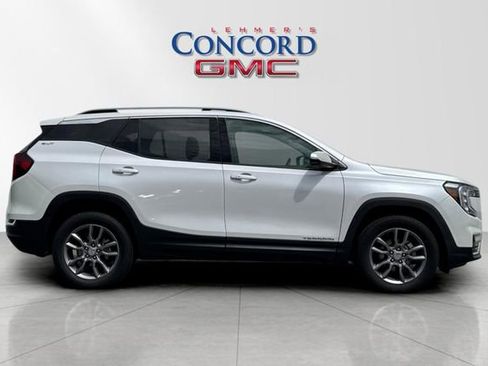 Used 2022 GMC Terrain SLT w/ Tech Package AWD/4WD image 3