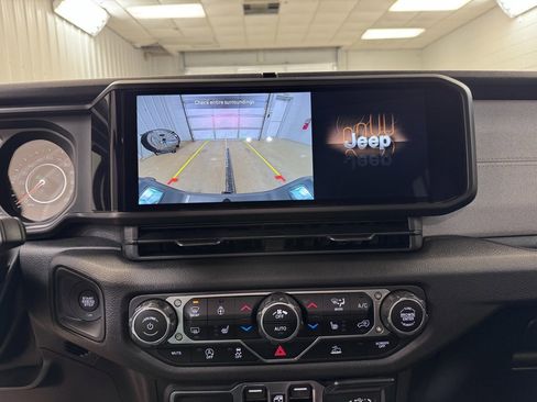 Used 2024 Jeep Gladiator Sport image 36