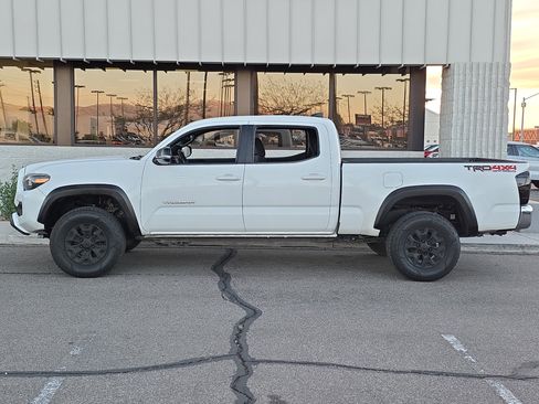 Used 2016 Toyota Tacoma TRD Off-Road w/ Towing Package image 4