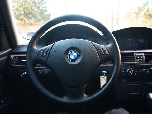 Used 2011 BMW 335i xDrive Sedan image 22