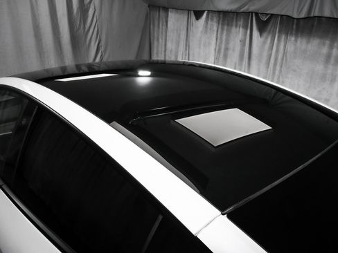 Used 2022 Tesla Model Y Long Range image 75