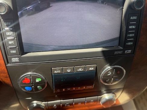 Used 2008 Chevrolet Suburban LTZ w/ LTZ Preferred Equipment Group AWD/4WD image 18
