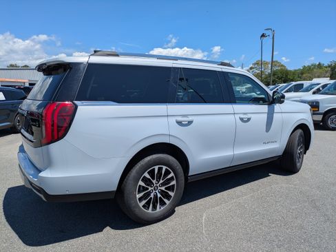 Used 2025 Ford Expedition Platinum AWD/4WD image 4