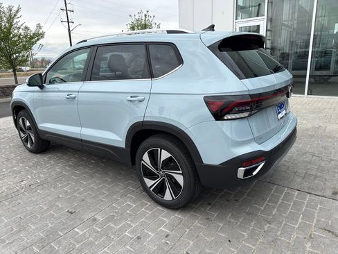 New 2026 Volkswagen Taos SE AWD/4WD image 2