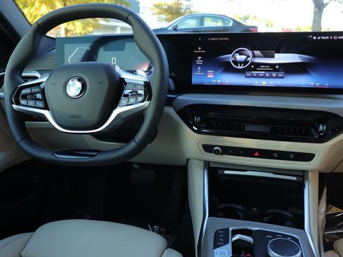 Used 2025 BMW 430i Coupe w/ Convenience Package image 26