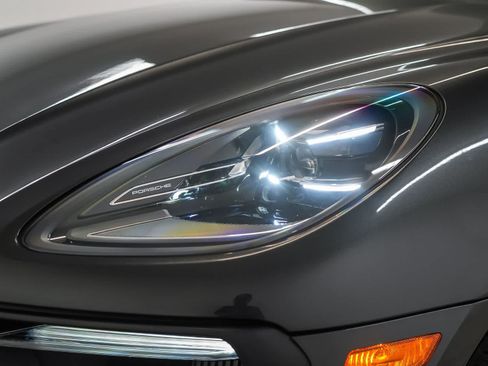 Certified 2023 Porsche Macan S AWD/4WD image 11