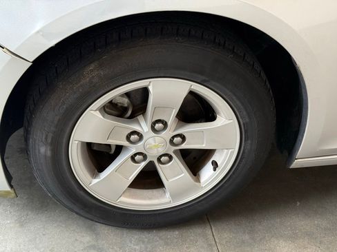 Used 2016 Chevrolet Malibu LT FWD image 16