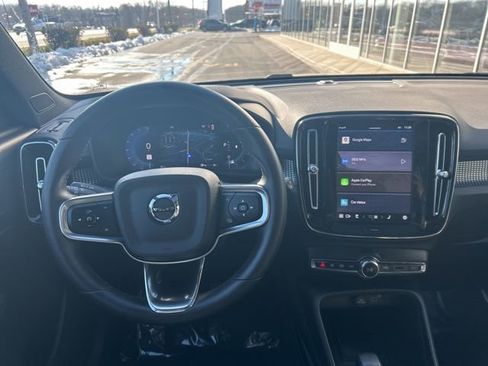 Certified 2025 Volvo XC40 B5 Plus AWD/4WD image 18
