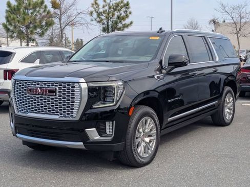 Used 2024 GMC Yukon XL Denali w/ Advanced Technology Package image 7