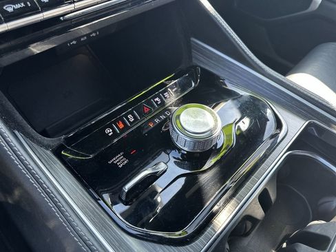 Used 2024 Jeep Wagoneer Series II w/ Flexible Seating Group image 29