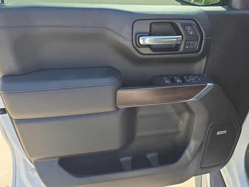 Used 2019 GMC Sierra 1500 SLT w/ SLT Premium Plus Package RWD image 17