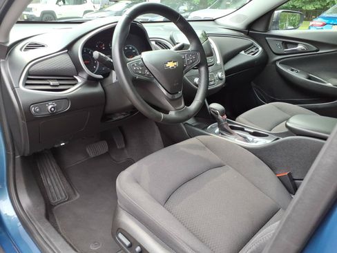 Used 2025 Chevrolet Malibu RS FWD image 12