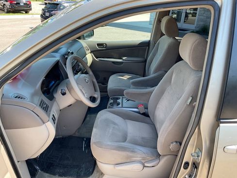 Used 2007 Toyota Sienna LE FWD image 13