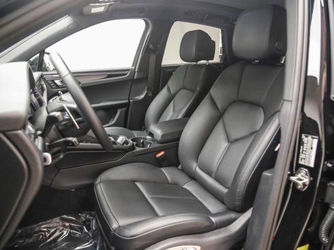 Certified 2026 Porsche Macan AWD/4WD image 5