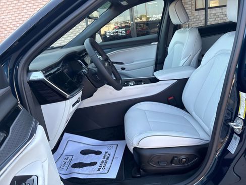 New 2025 Jeep Wagoneer S Limited image 3