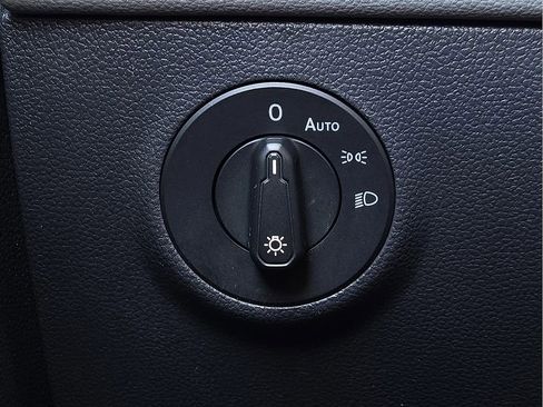 Used 2024 Volkswagen Taos SE image 17