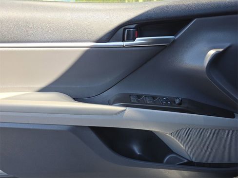 Used 2021 Toyota Camry SE image 26