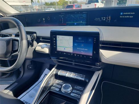 Used 2025 Lincoln Nautilus Premier image 27