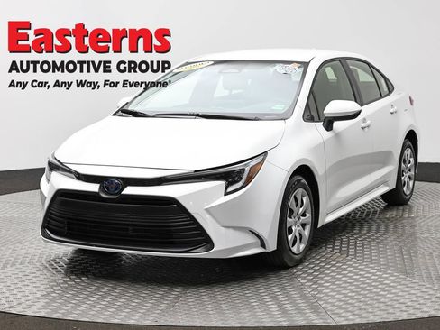 Used 2024 Toyota Corolla LE FWD image 1