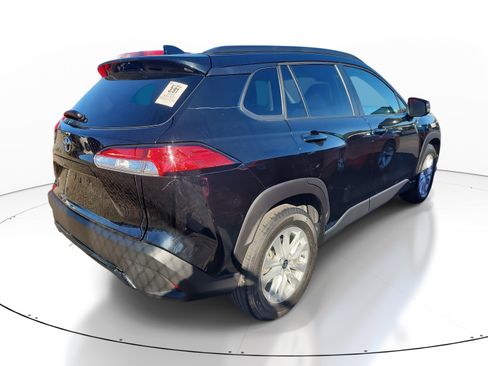 Used 2023 Toyota Corolla Cross LE w/ Moonroof Package image 5