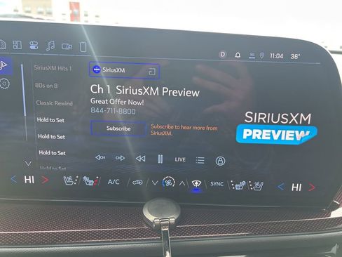 Used 2025 Chevrolet Traverse RS image 31