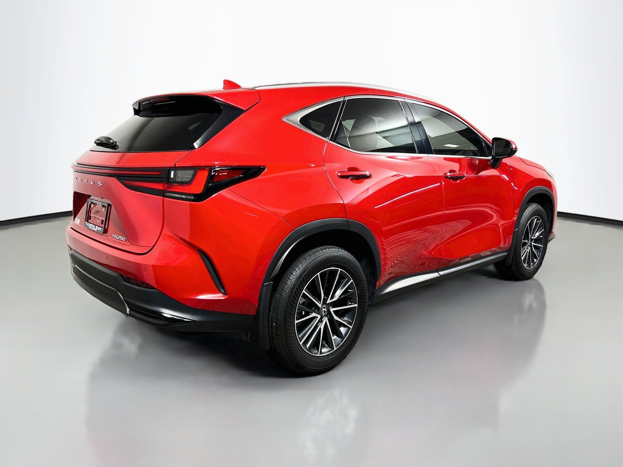 Used 2025 Lexus NX 250 FWD w/ Towing Package (2000 Lbs) image 4