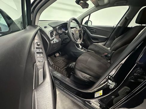 Used 2020 Chevrolet Trax LS w/ Tint and Cruise Package FWD image 18