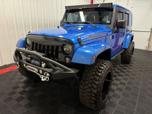 Used 2015 Jeep Wrangler Unlimited Sahara w/ Max Tow Package AWD/4WD image 14