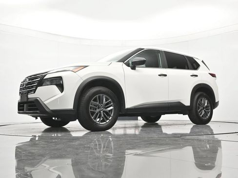 Used 2024 Nissan Rogue S FWD image 37