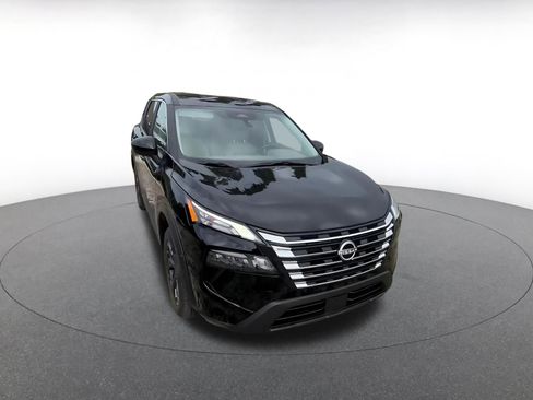 Used 2025 Nissan Rogue SV FWD image 3