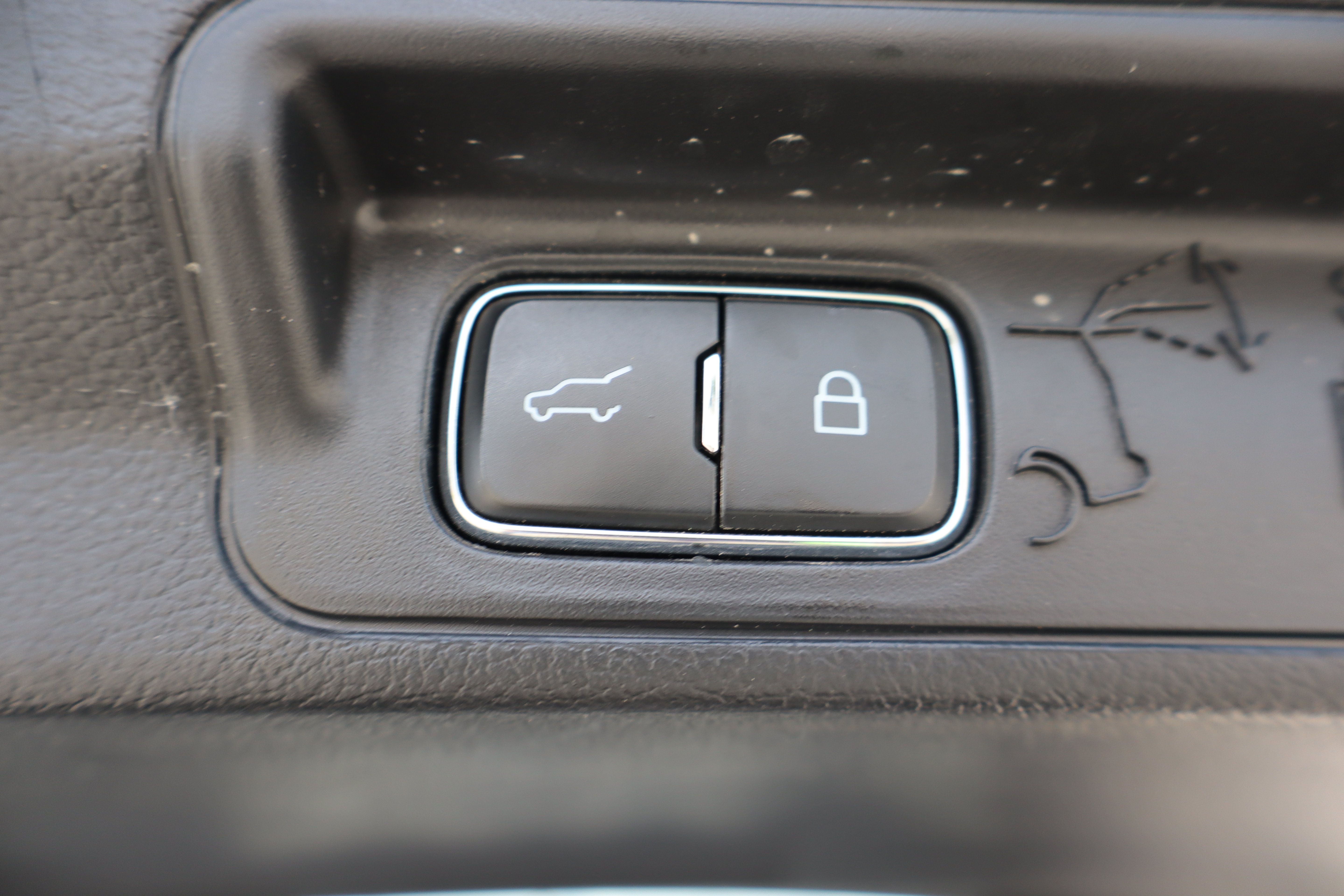 Used 2024 Ford Explorer XLT w/ Equipment Group 202A AWD/4WD image 31